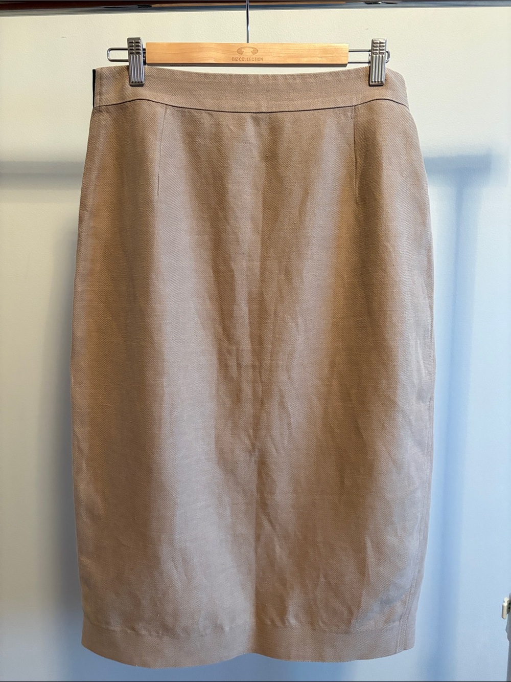 Priced Low • Firm Price • No Further Offers Les Copains Knit Skirt